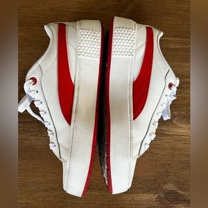 Puma smash platform v2 sneakers in white and poppy red women’s size 6.5